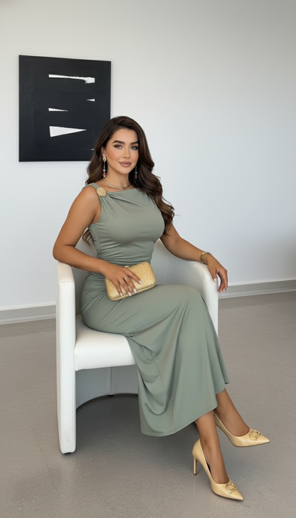 Vestido Serenity Oliva – Elegância que fala por si.