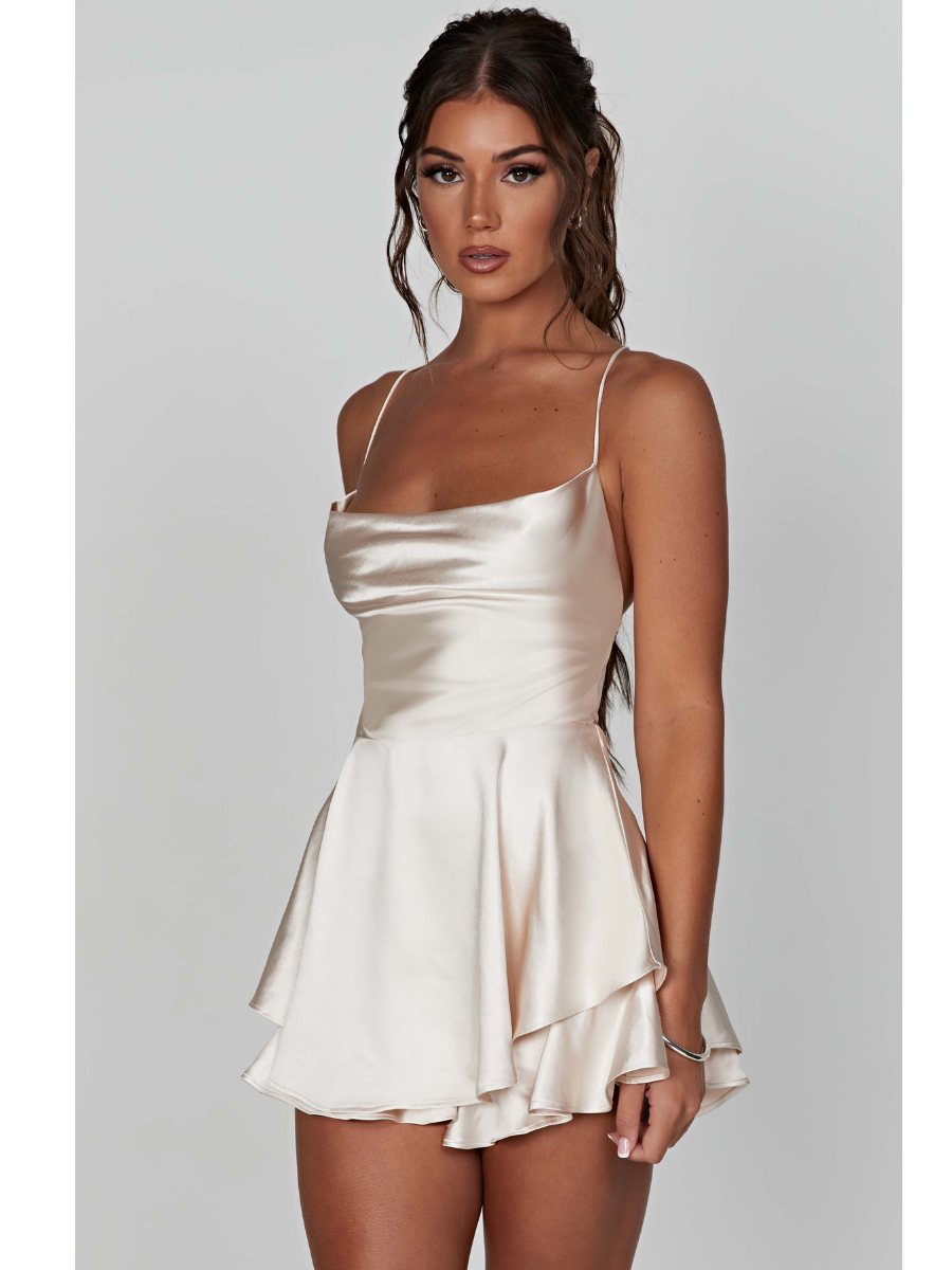 Macaquinho de Cetim com Babados Modern Florence